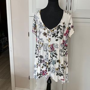 Short sleeve Torrid hi-low top, size 1